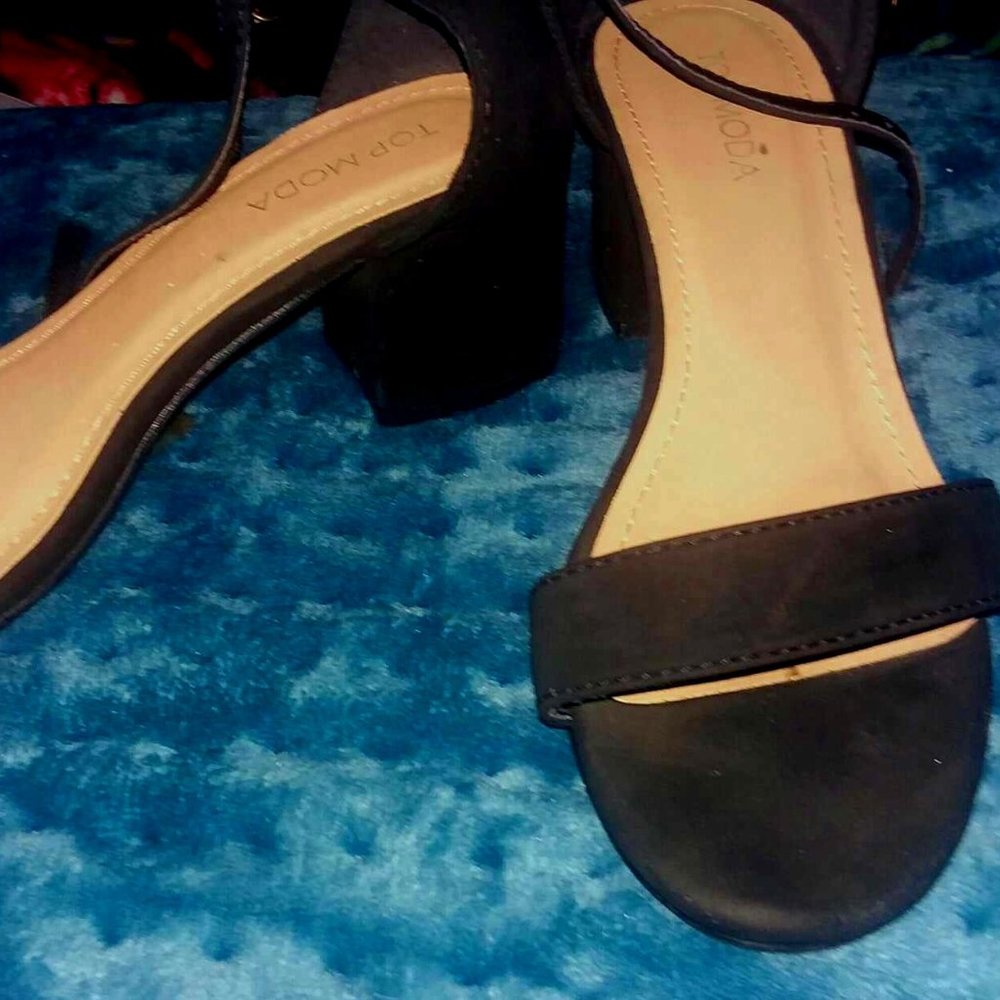 FOREVER 21 - SANDALS - Sz. 7.5  - Black with Block